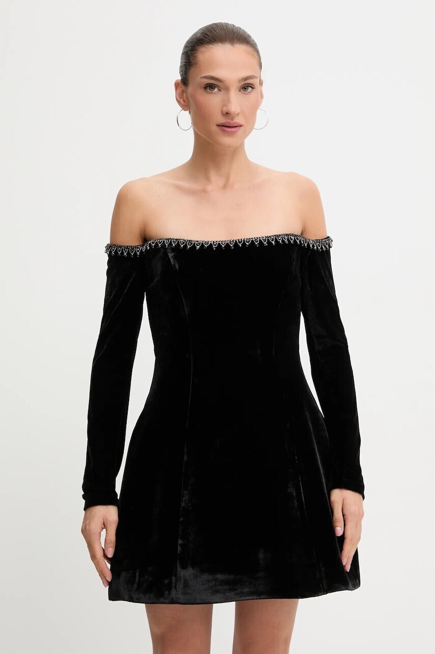 Zamatové šaty Bardot čierna farba, 59528DB2