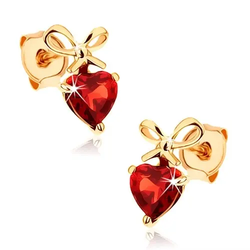 Zlaté náušnice 9K červené granátové srdce s mašľou