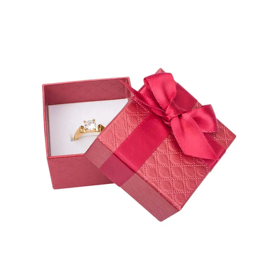 Bordová krabička so saténovou mašľou a perleťovým leskom