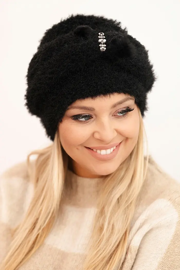 Kesi Dámska zimná čiapka huňatá s ozdobou a kožúškom čierna