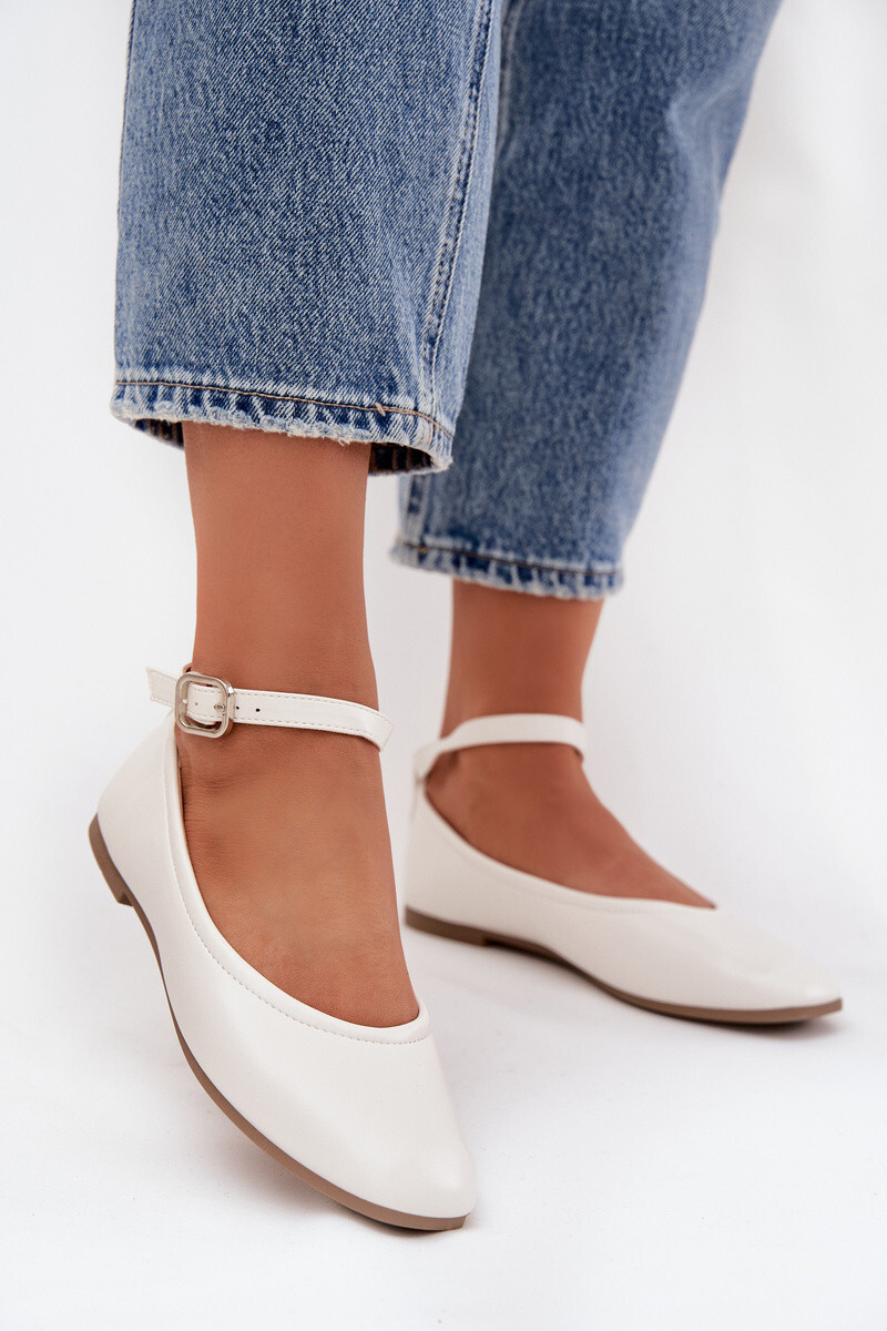 Dámské baleríny s řemínkem a sponou bílé Janelor 38