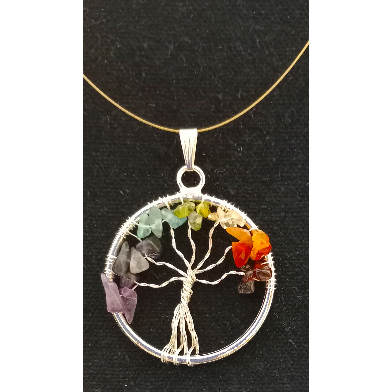 Prívesok čakra stromček s minerálmi - strieborný