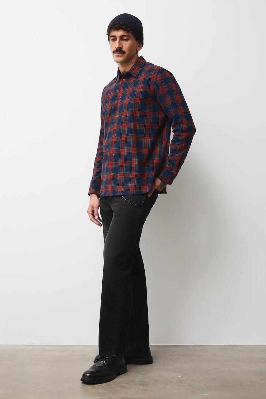 Bavlnená košeľa Medicine tmavomodrá farba, voľný strih, s klasickým golierom