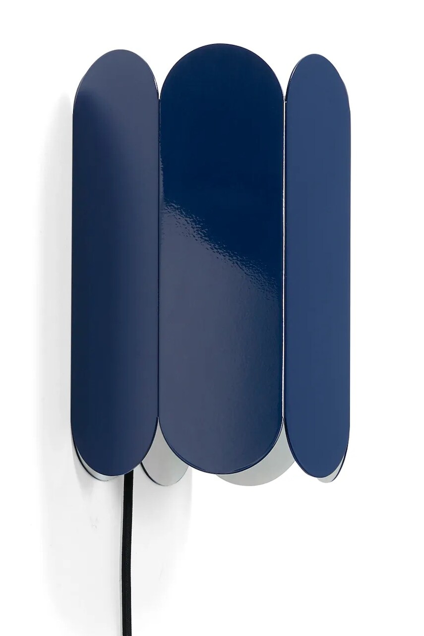 Nástenná lampa HAY Arcs 25 x 17 x 13 cm tmavomodrá farba