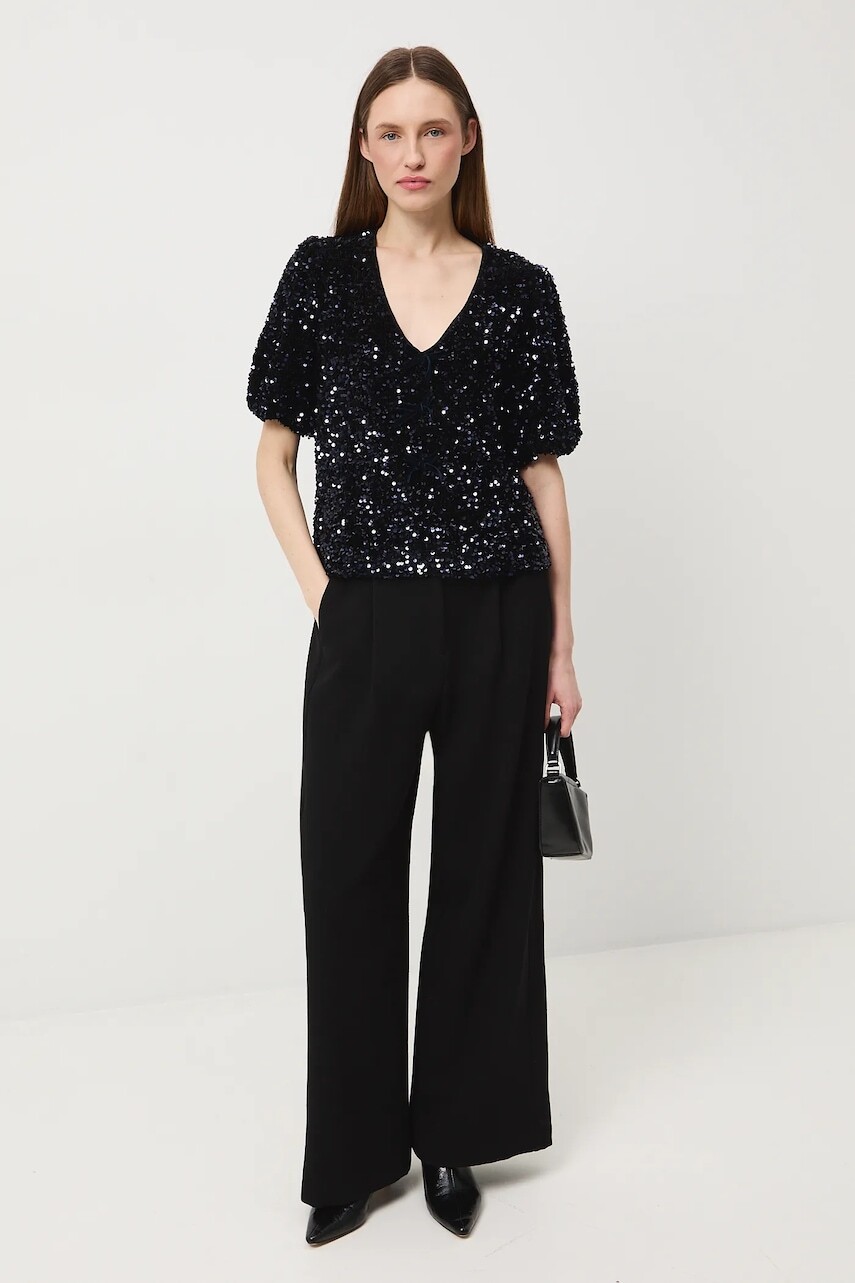 Blúzka Medicine tmavomodrá farba, s nášivkou