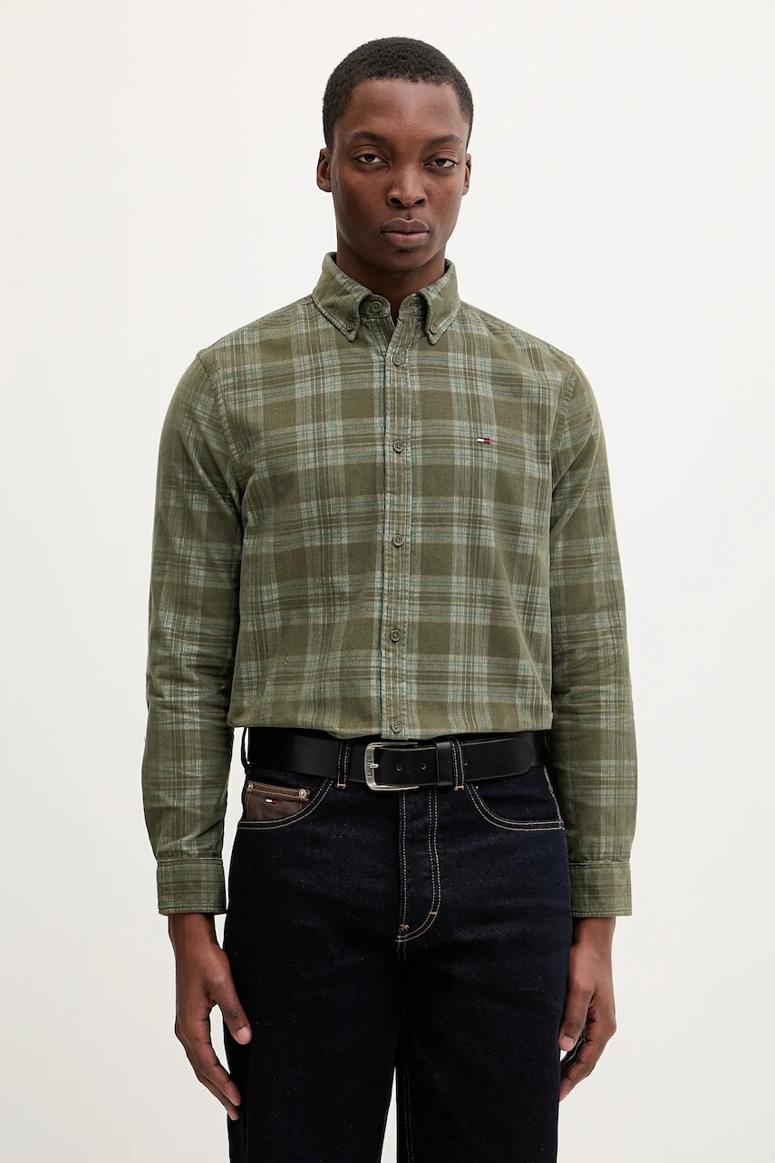 Menčestrová košeľa Tommy Jeans zelená farba, regular, s golierom button-down, DM0DM22408