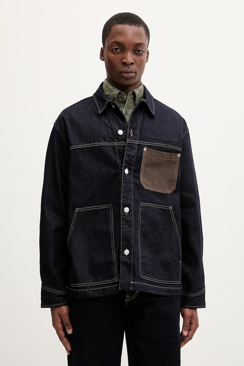 Rifľová bunda Tommy Jeans tmavomodrá farba, prechodná, oversize, DM0DM22419