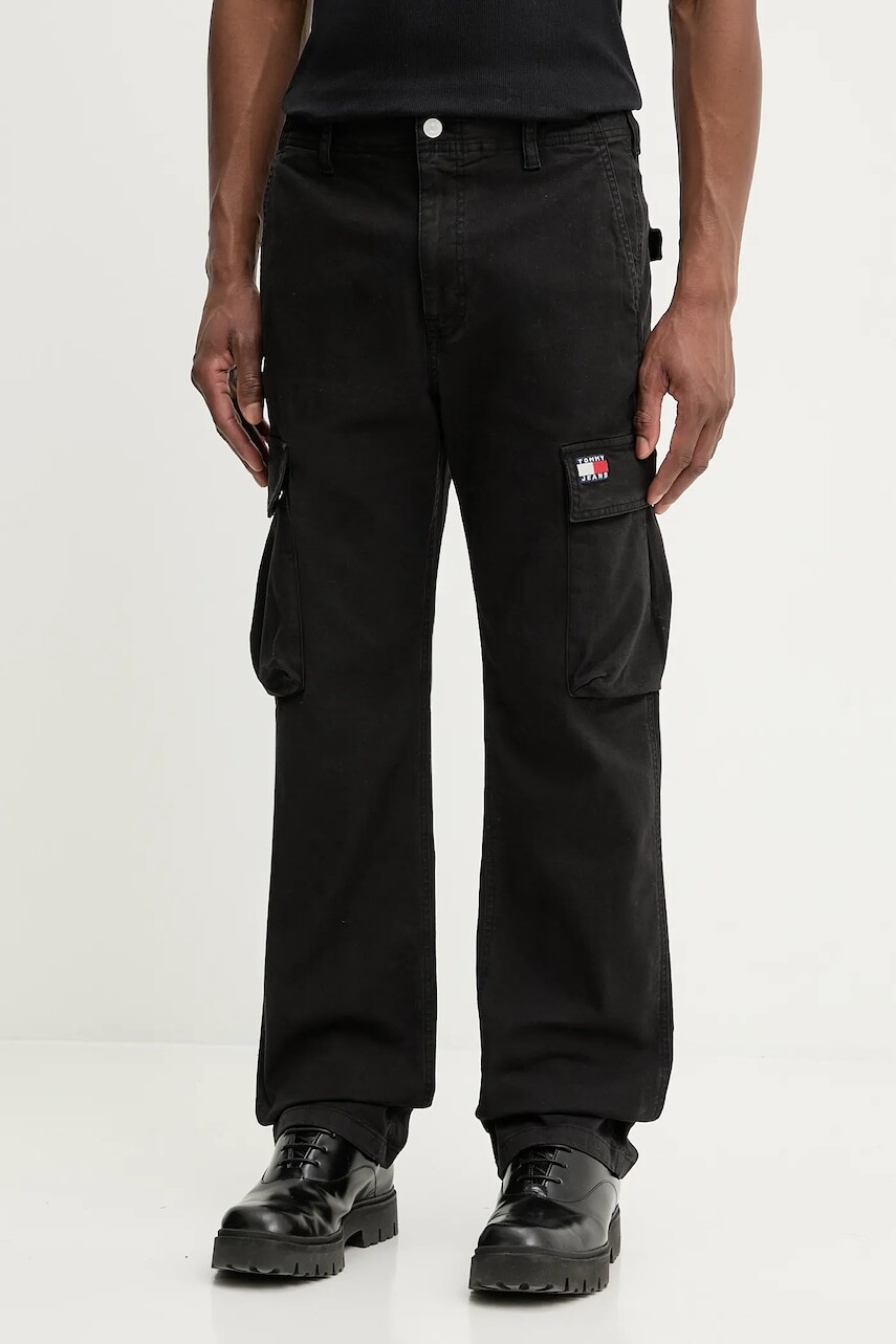 Nohavice Tommy Jeans čierna farba, strih cargo, DM0DM22403