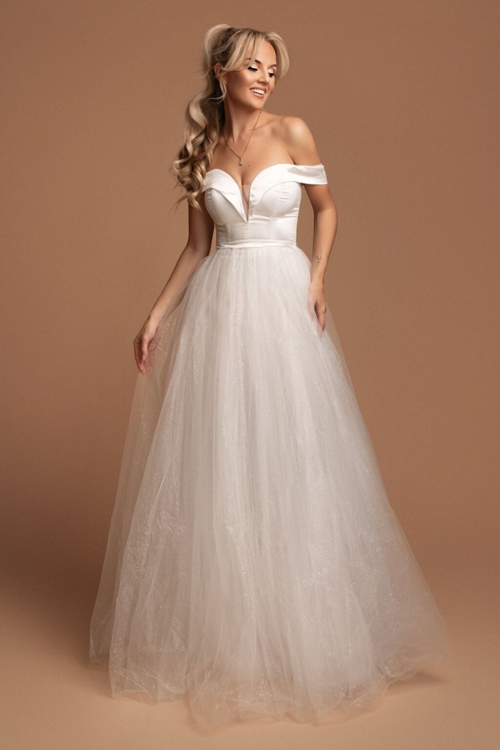 Eva & Lola Biele tylové šaty spustené na ramená Veľkosť: S