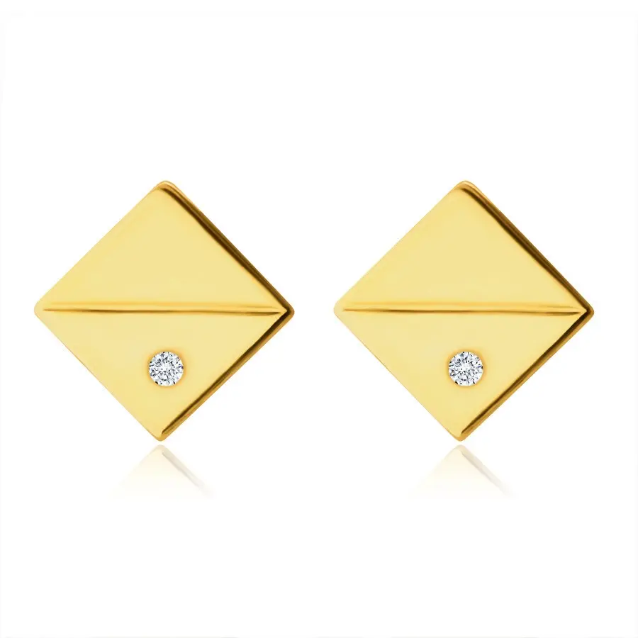 Diamantové náušnice zo 14K žltého zlata - štvorčeky s diagonálnym ryhovaním, brilianty