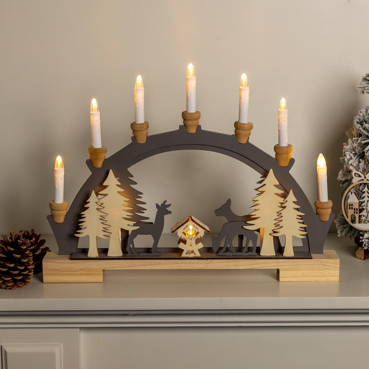 Drevený oblúkový svietnik