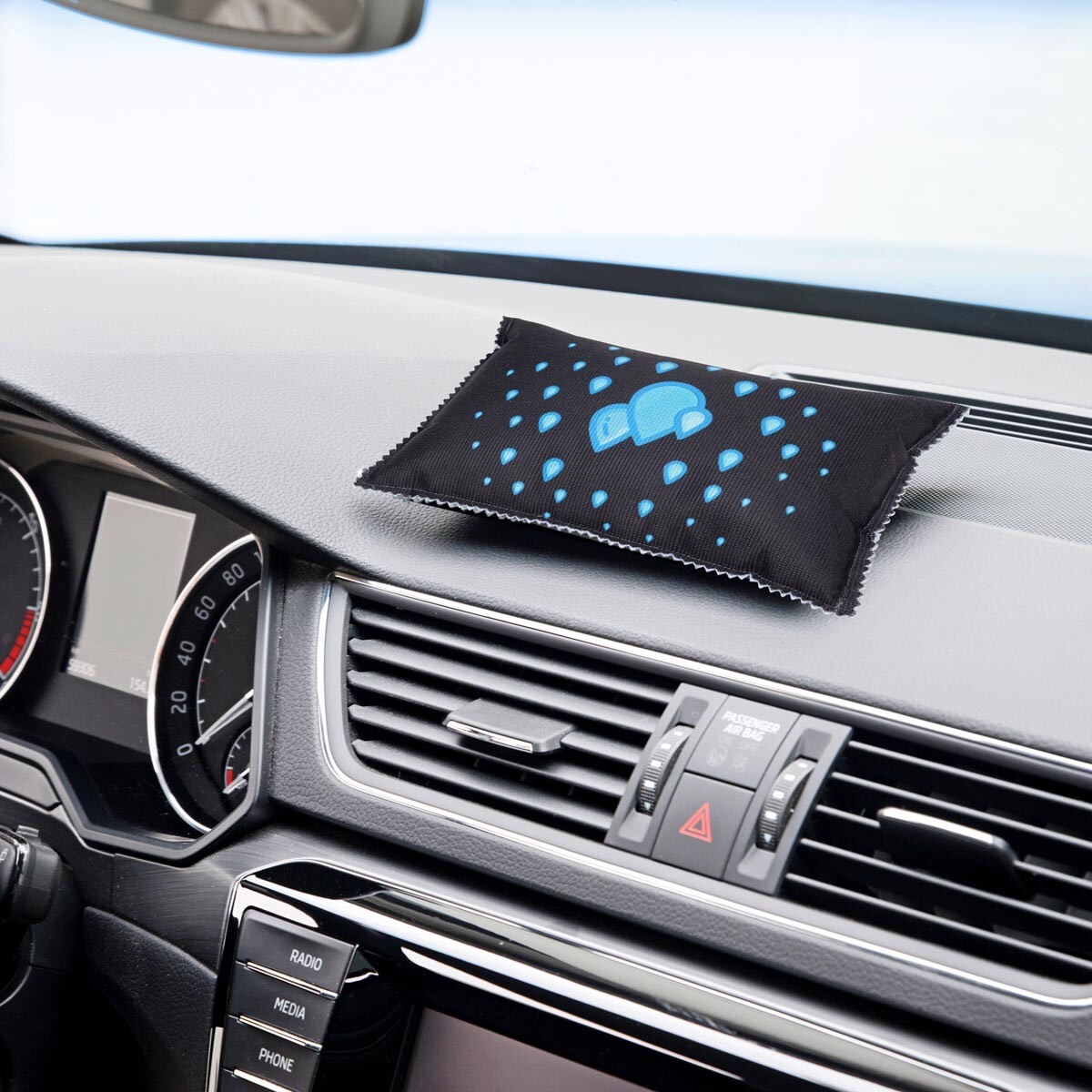 Odvlhčovač vzduchu do auta s indikátorom, 2 x 400 g