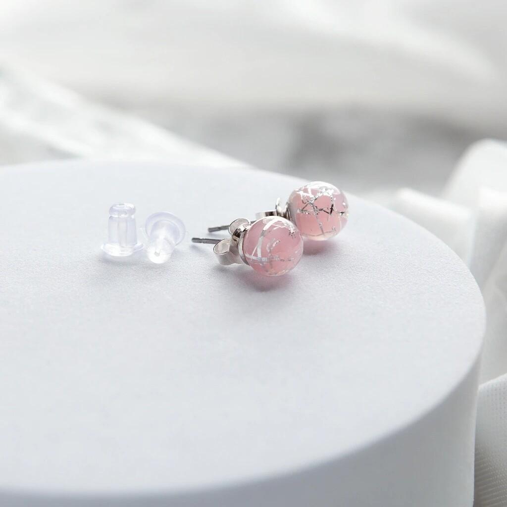 Lampglas Minimalistické náušnice Soft Pink Nude s rýdzim striebrom v perlách ENM5/AG/RHO-PU