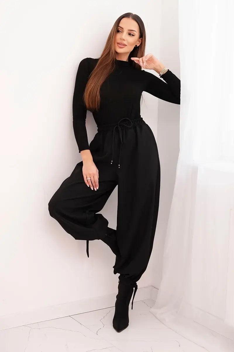 Kesi Włoski Dámske nohavice so širokým nohavíc a viazaním dole čierne