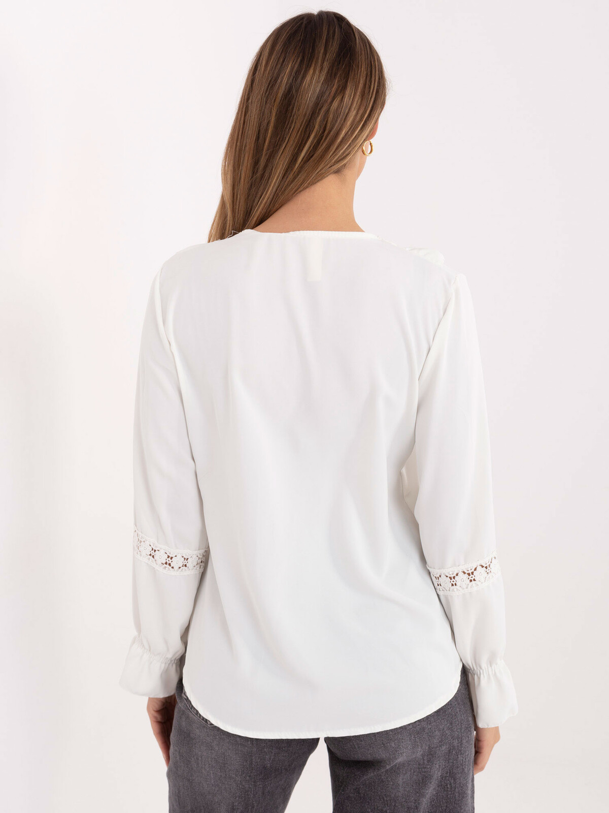 Blúzka s čipkou v ecru farbe