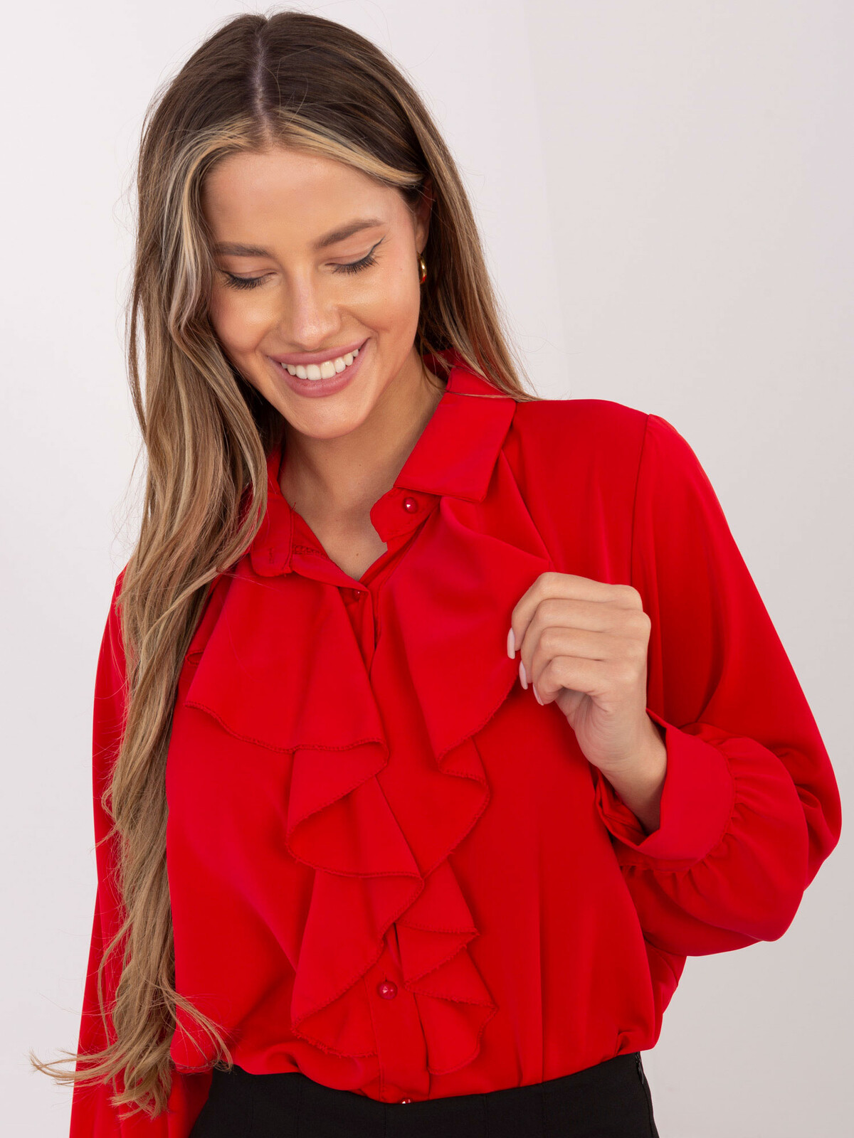 Červená vzorovaná košeľa s volánmi