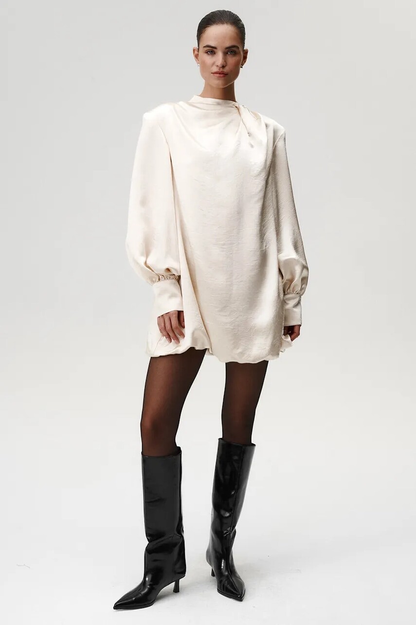 Šaty Undress Code béžová farba, mini, oversize, 1040