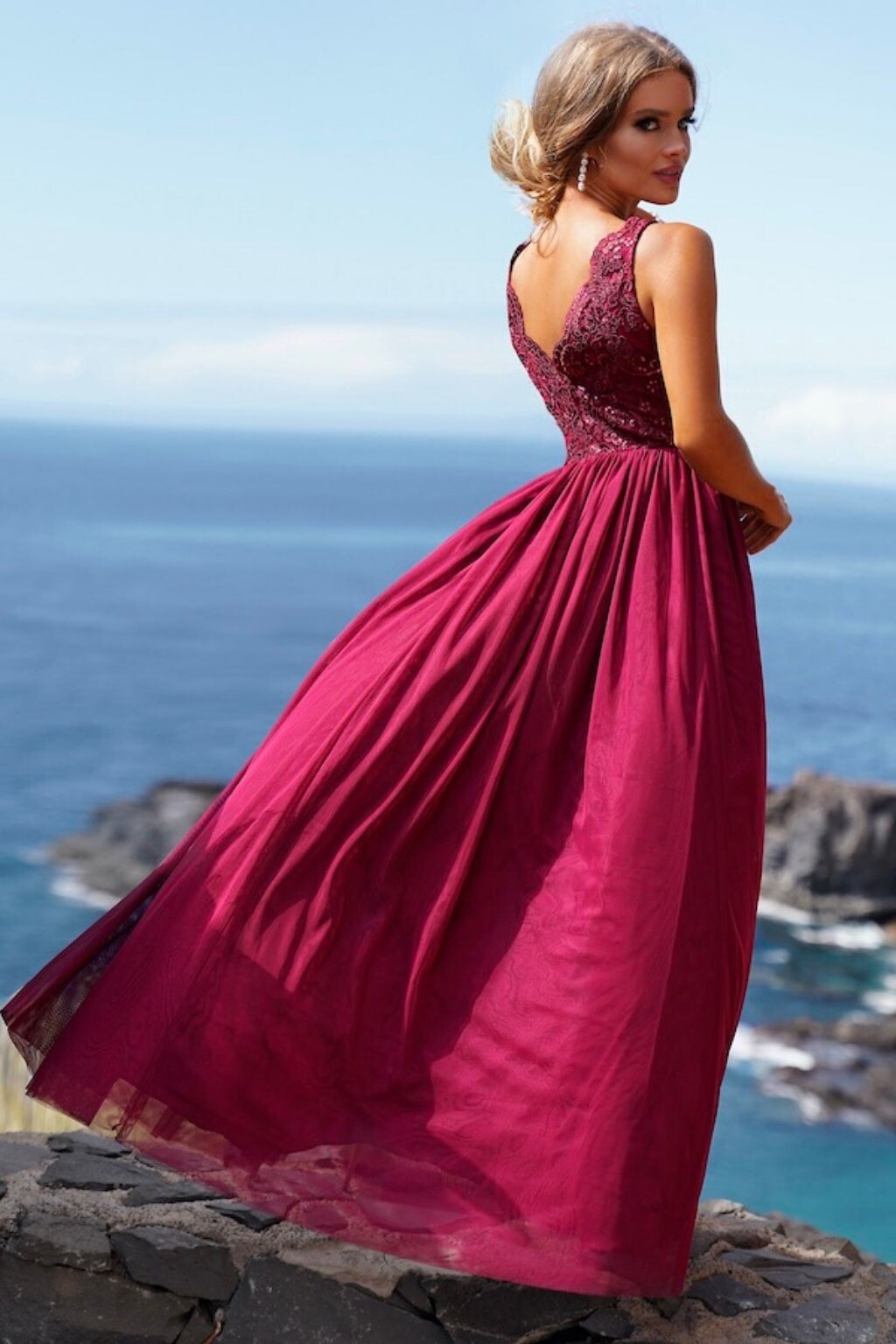 EMO Bordové spoločenské šaty s tylovou sukňou a rozparkom Veľkosť: S