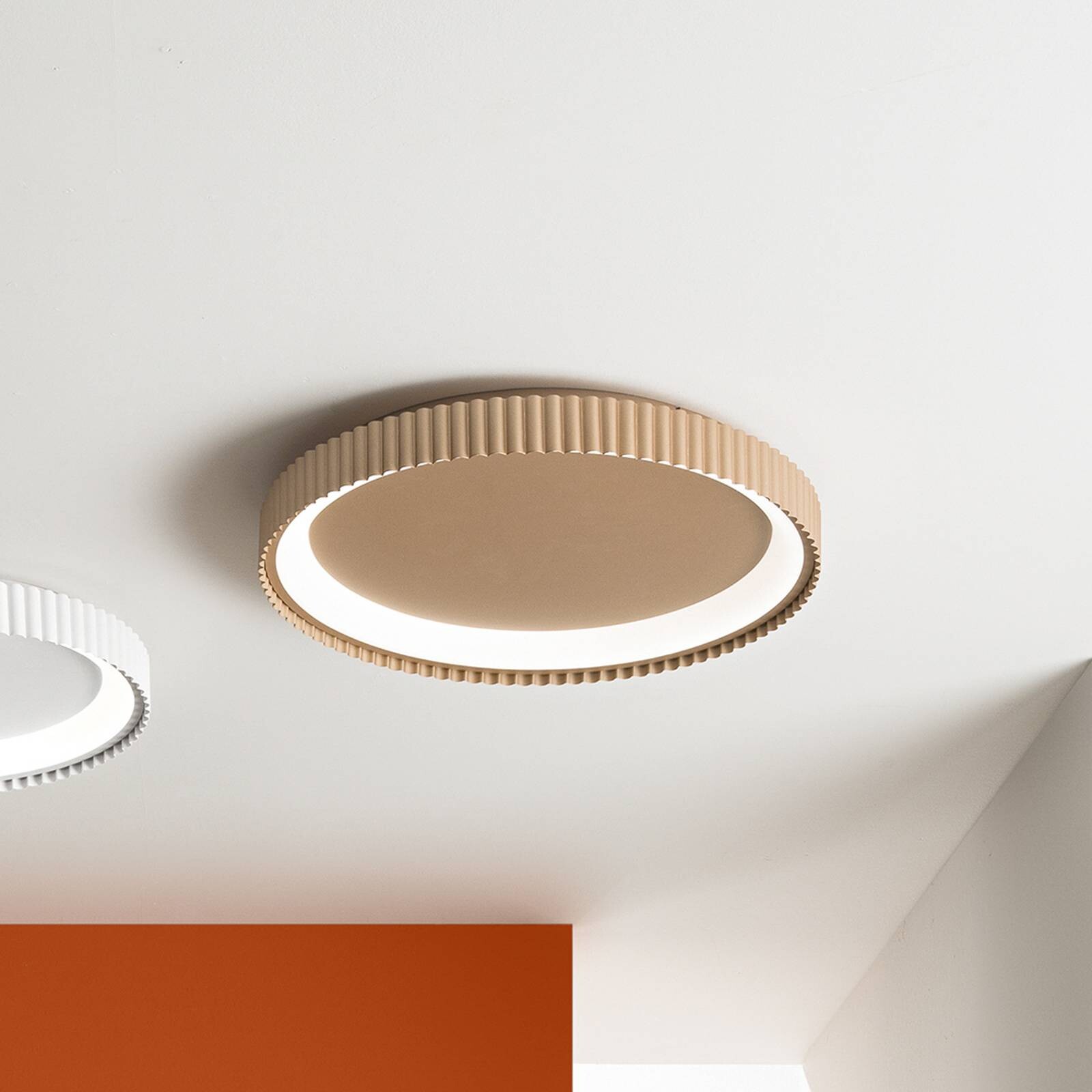 stropné LED svetlo Niike, zlatá farba, Ø 50 cm, kov, CCT