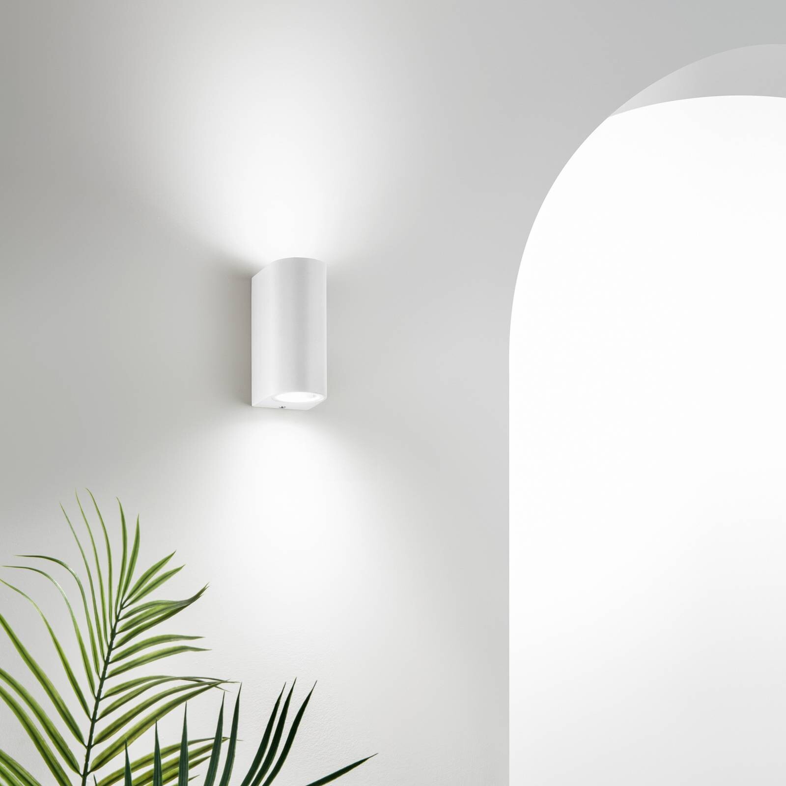 Vonkajšie nástenné svietidlo ONE, biela, výška 13 cm, kov IP54, 2-pl.