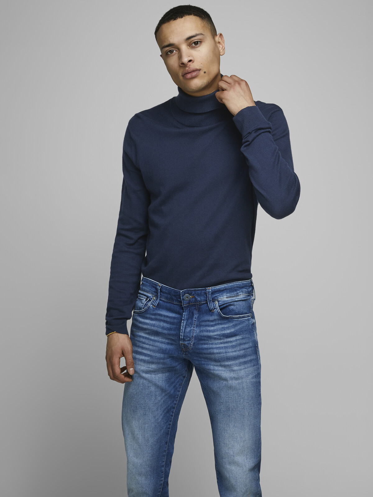 Tmavomodrý basic rolák Jack & Jones Emil