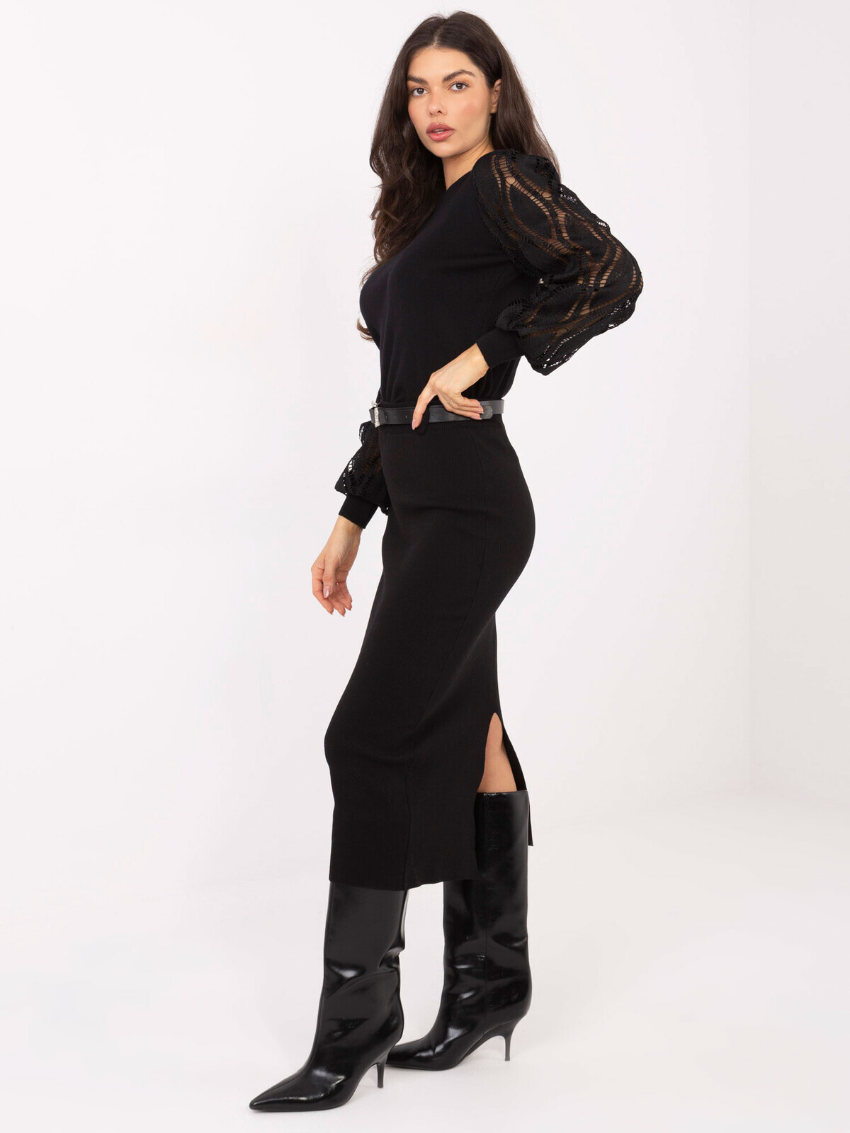 Čierna midi sukňa s čipkovanými rukávmi