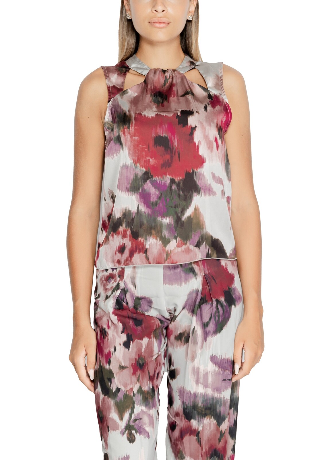 Kvetinová blúzka bez rukávov