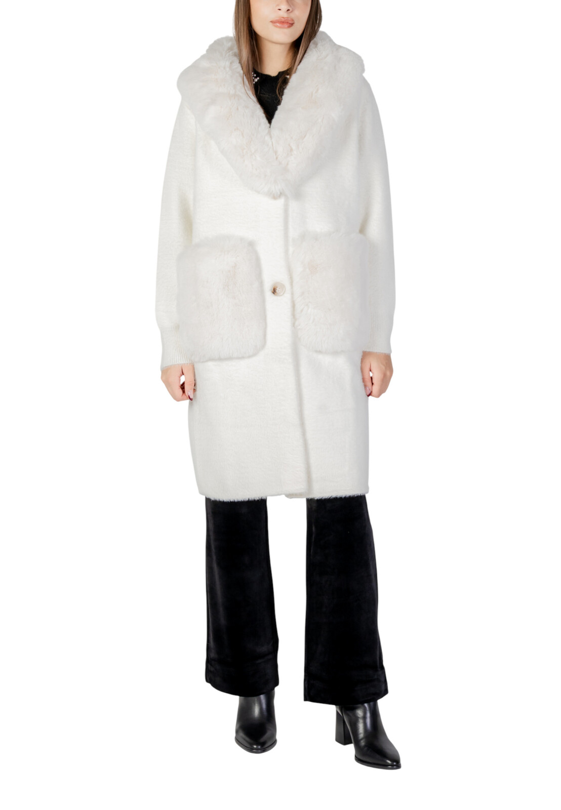 Biely zimný kabát s kapucňou