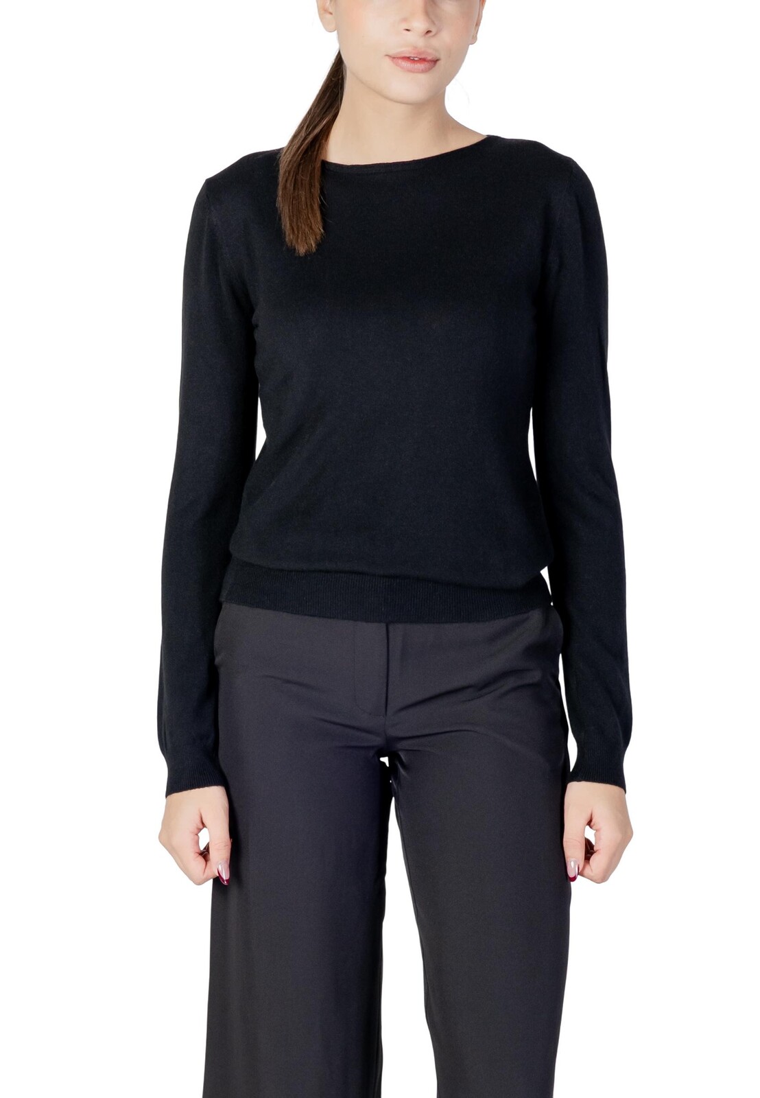 Čierny basic sveter s dlhým rukávom