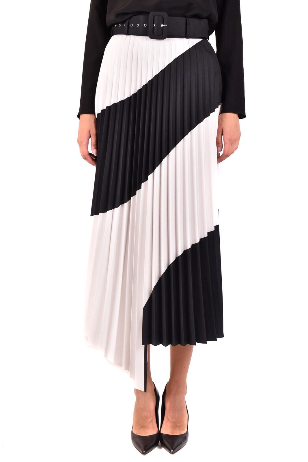 Plisovaná sukňa v čierno-bielej kombinácii