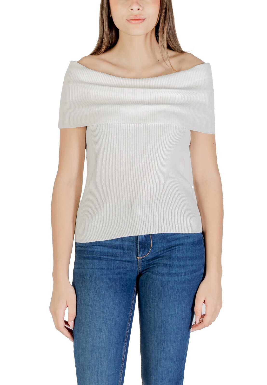 Biela dámska blúzka s lodičkovým výstrihom