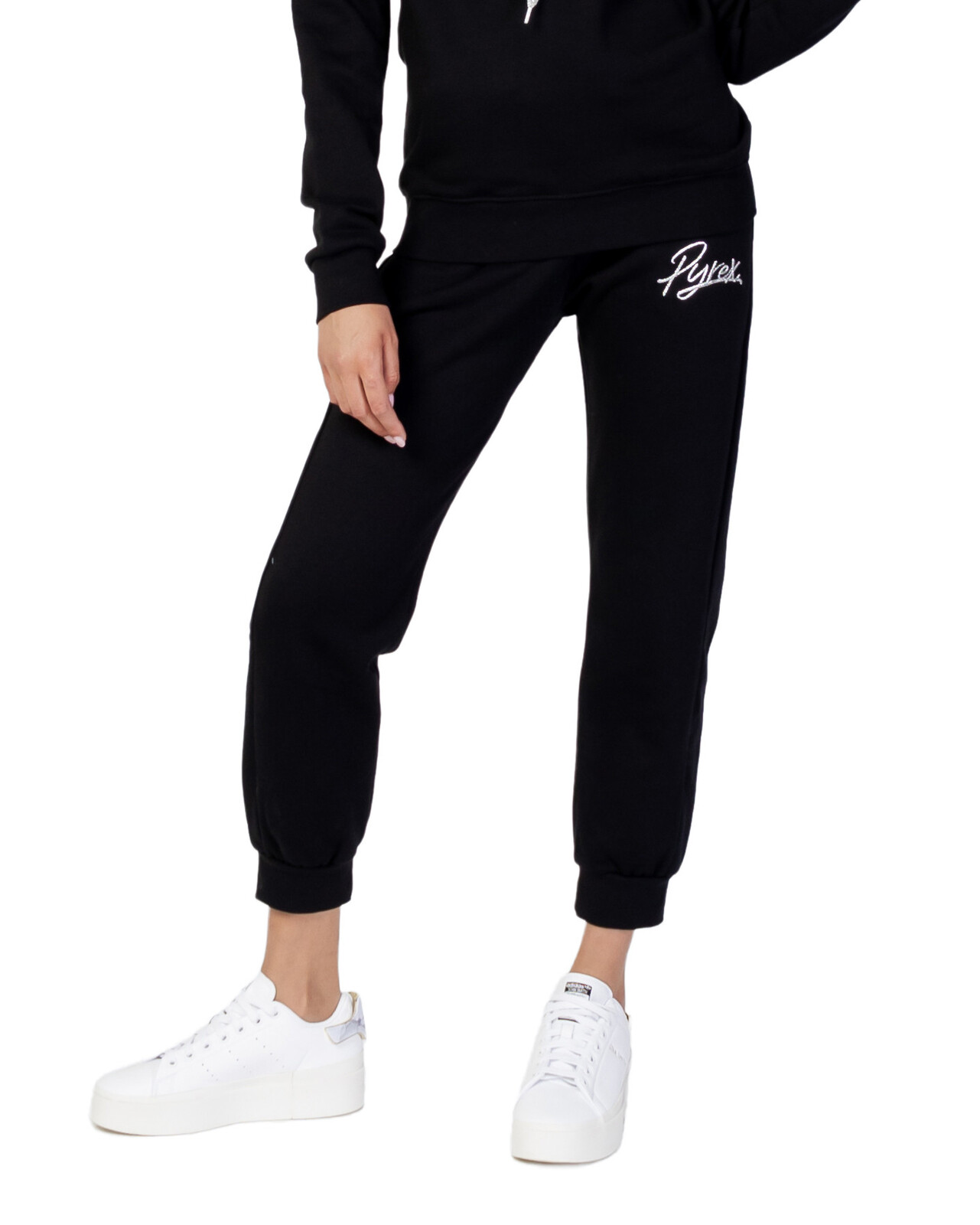 Čierne tepláky Pyrex