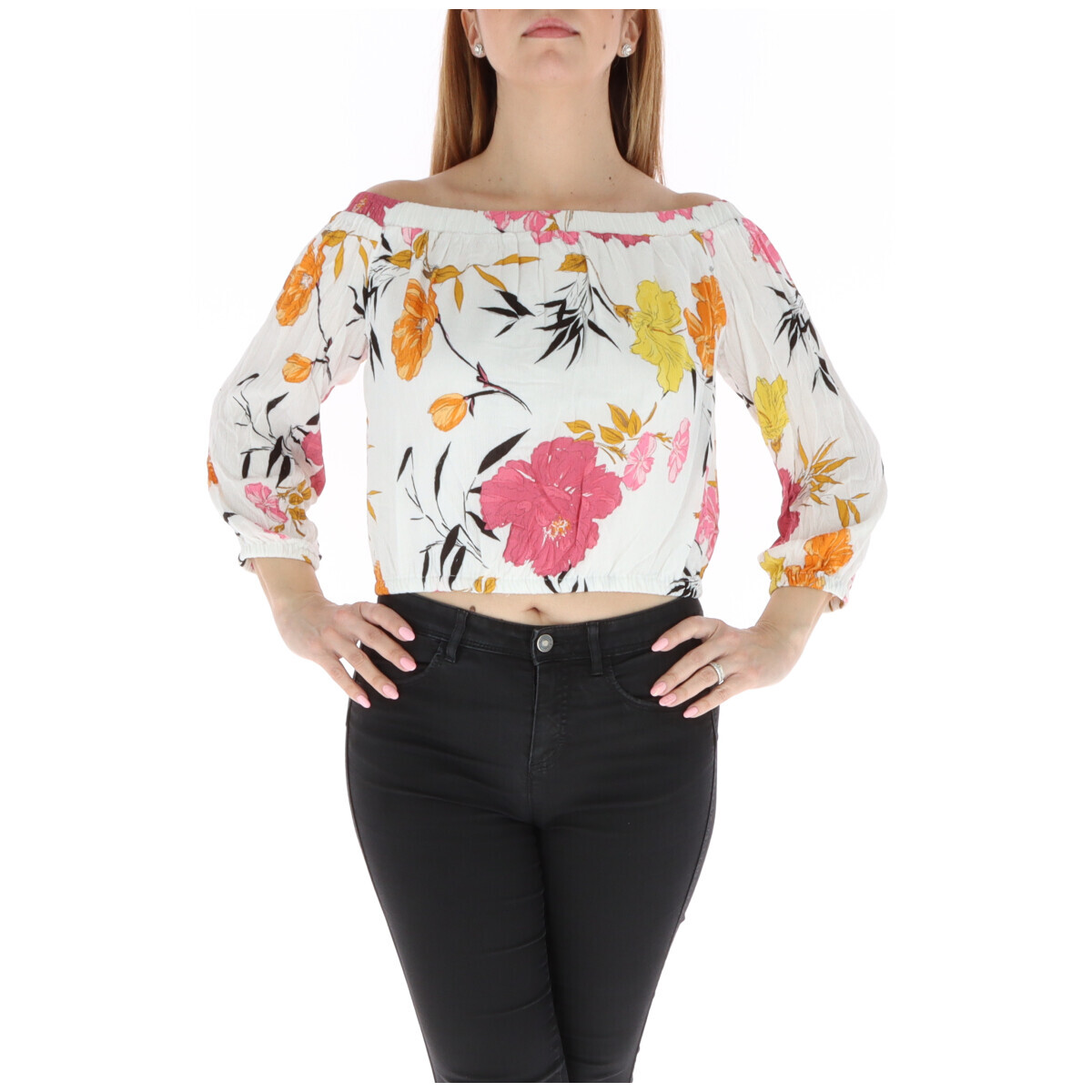 Kvetinový top s lodičkovým výstrihom