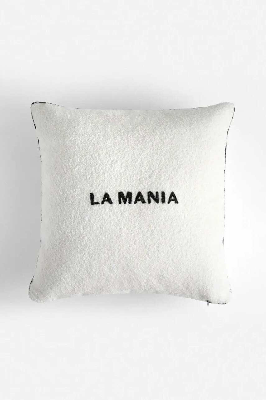 Dekoratívny vankúš La Mania Cloud Boucle 50 x 50 cm biela farba