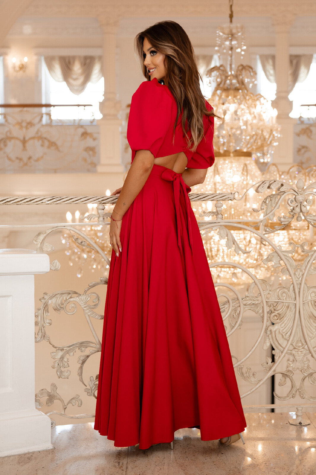 Lacoria Červené spoločenské šaty s odhaleným chrbtom Veľkosť: L