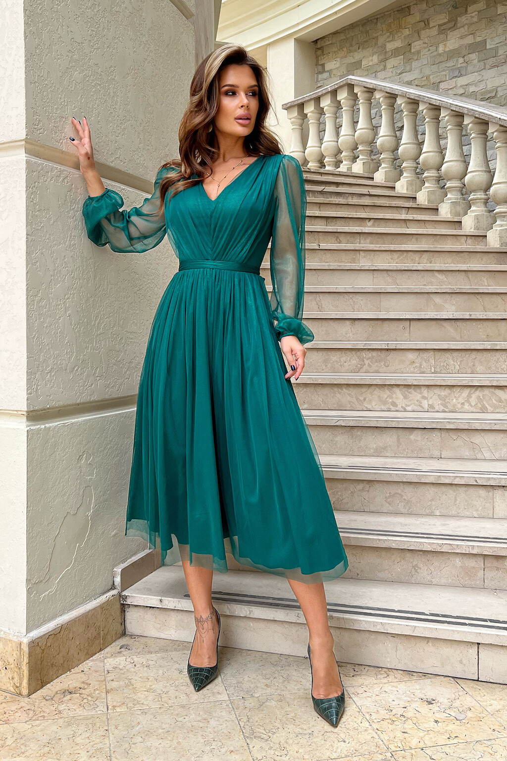 Bicotone Poškodený tovar - Smaragdové tylové midi šaty s jemnými flitrami Veľkosť: XL