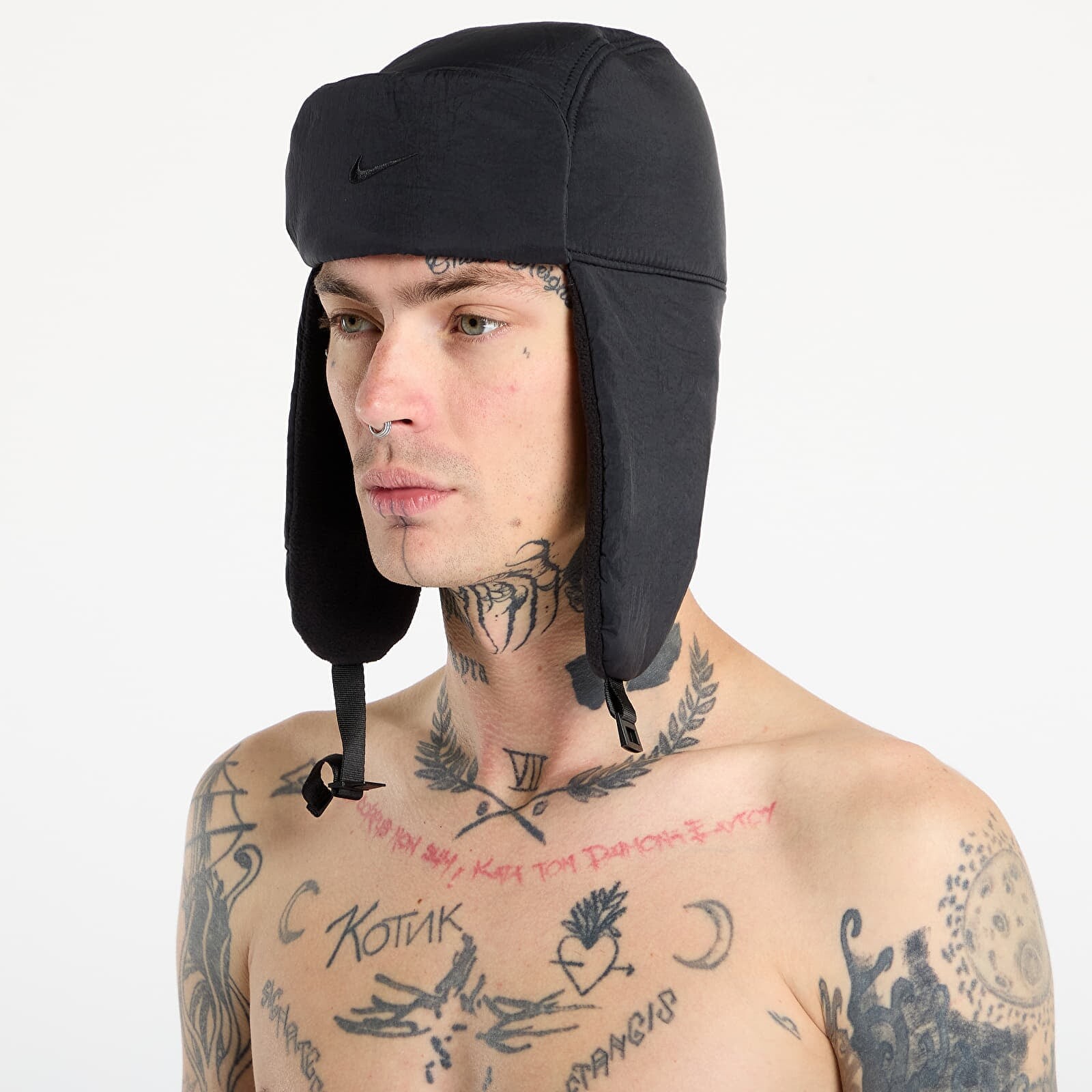 Čiapka Nike Fly Unstructured Puffer Trapper Cap Black/ Black/ Sanddrift S/M