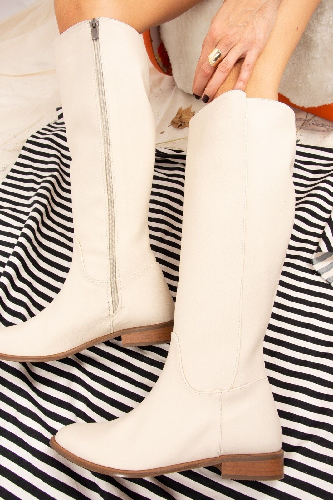 Dámske béžové čižmy z umelej kože značky Fox Shoes