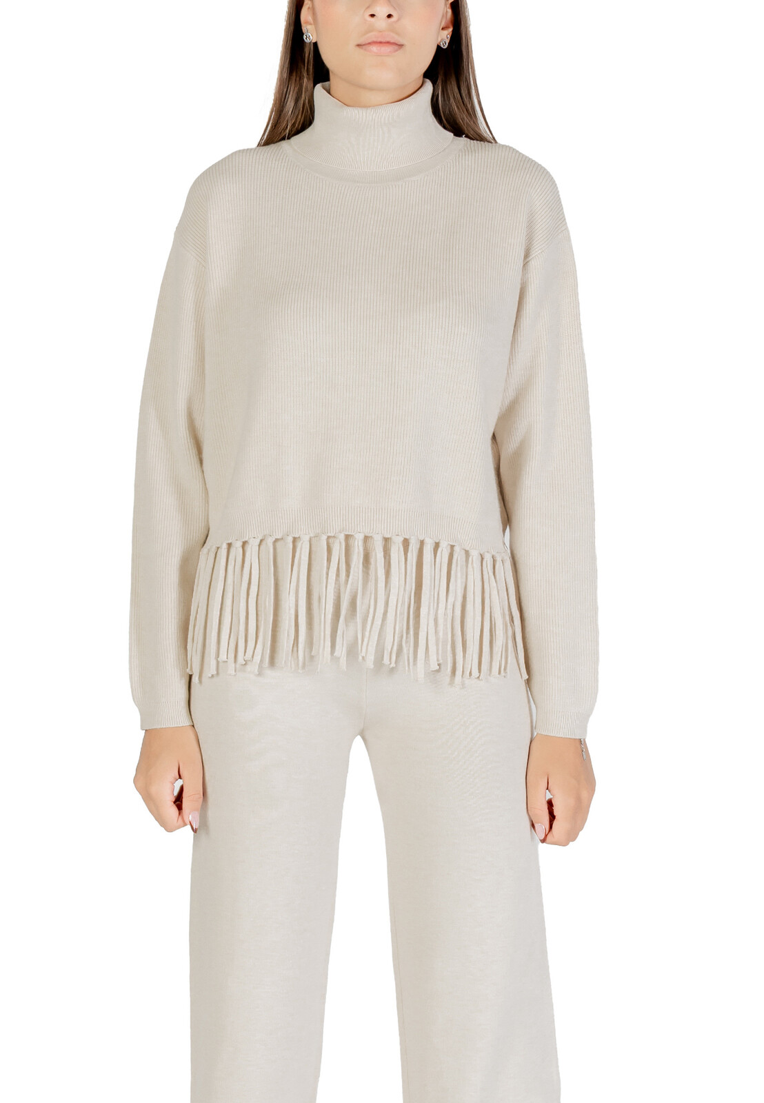 Dámsky rolákový sveter s strapcami