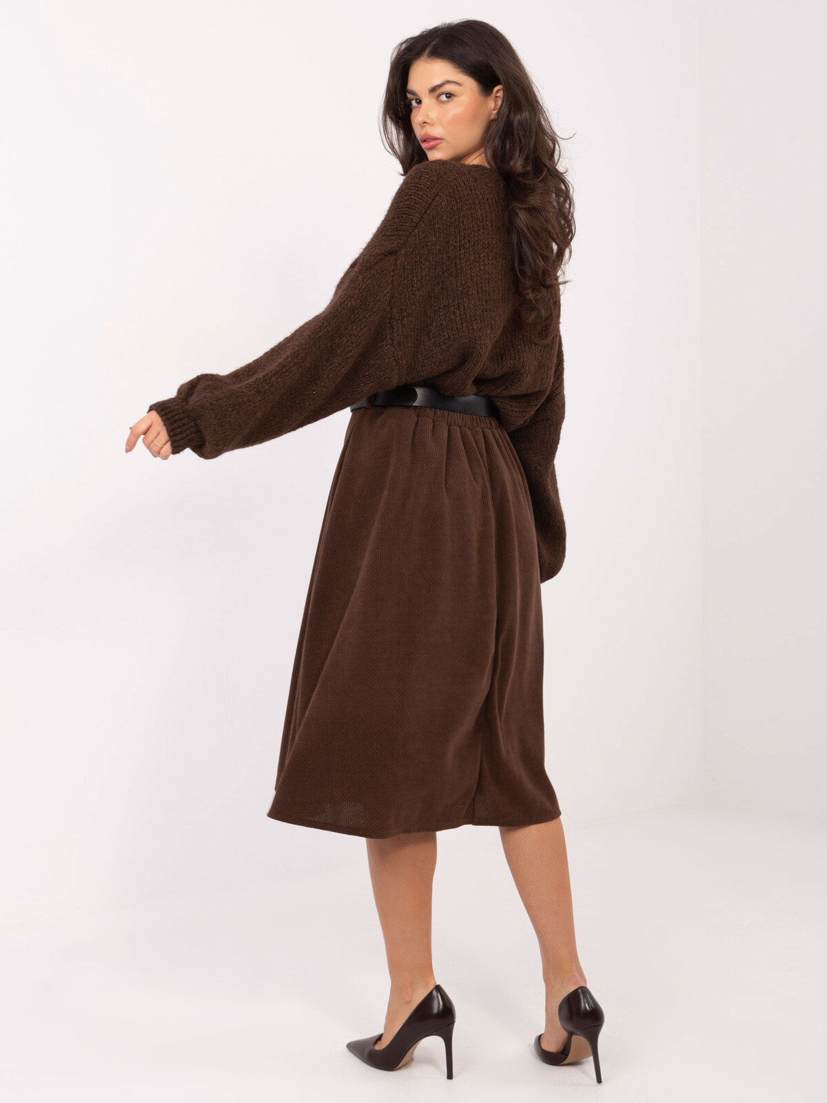 Hnedá midi sukňa s opaskom