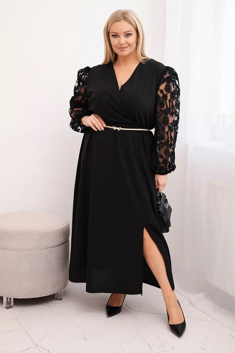 Plus size šaty s čipkovanými rukávmi