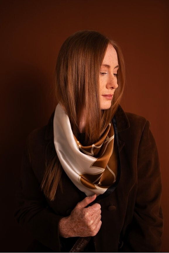 Šatka Art Of Polo 25270 Saténová maková černá Univerzální