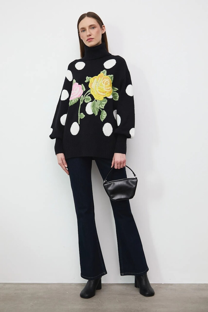 Sveter s prímesou vlny Medicine čierna farba, s rolákom