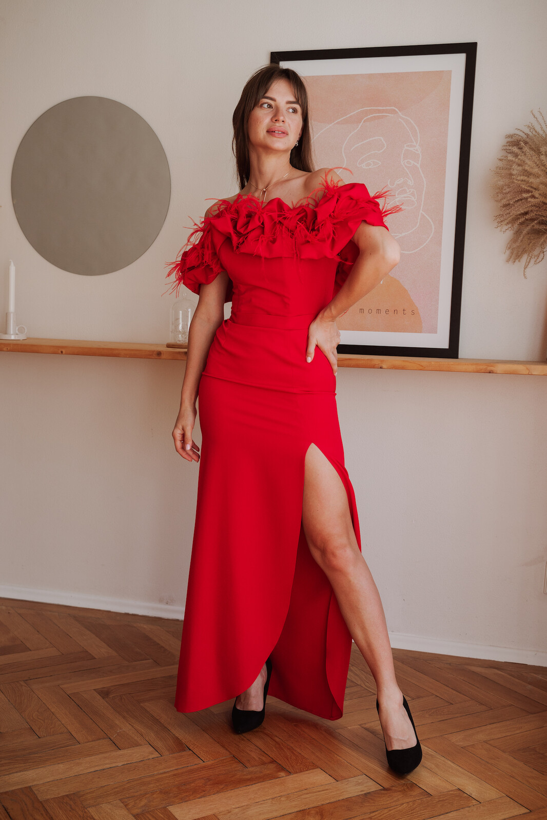 Parisse Červené spoločenské šaty s mohutným volánom Veľkosť: S