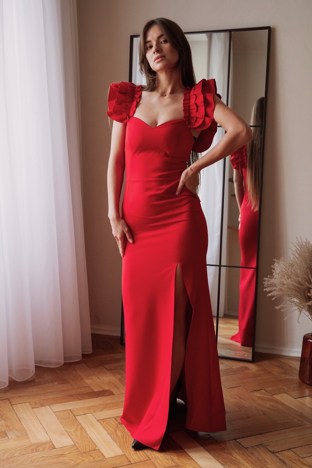 Mally Červené priliehavé šaty s volánikovými rukávmi Veľkosť: S