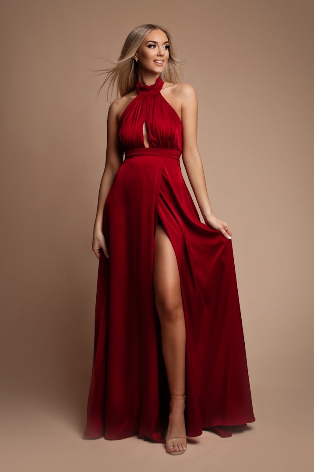 Eva & Lola Červené saténové šaty s rozparkom Veľkosť: M