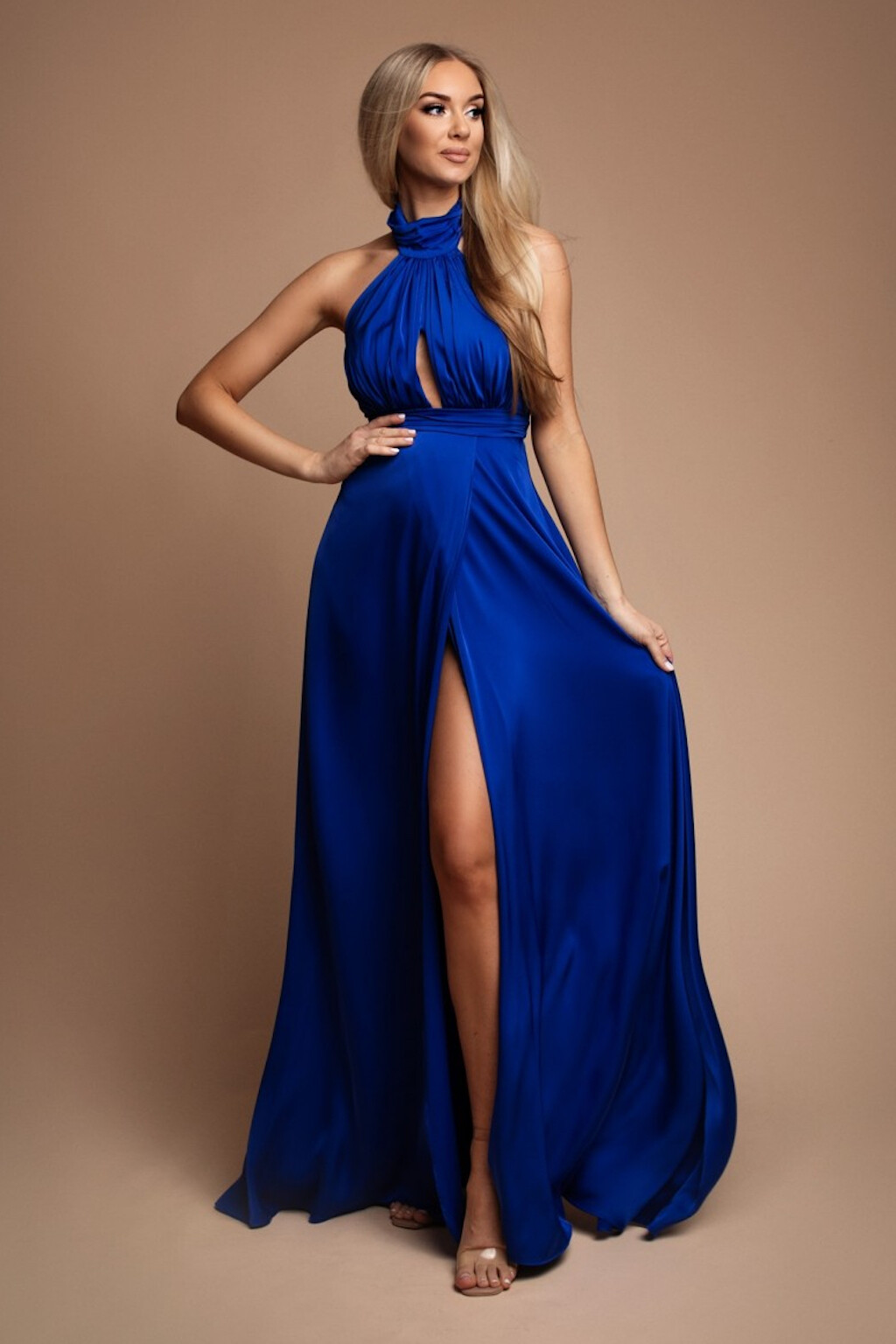 Eva & Lola Poškodený tovar - Modré saténové šaty s rozparkom Veľkosť: M