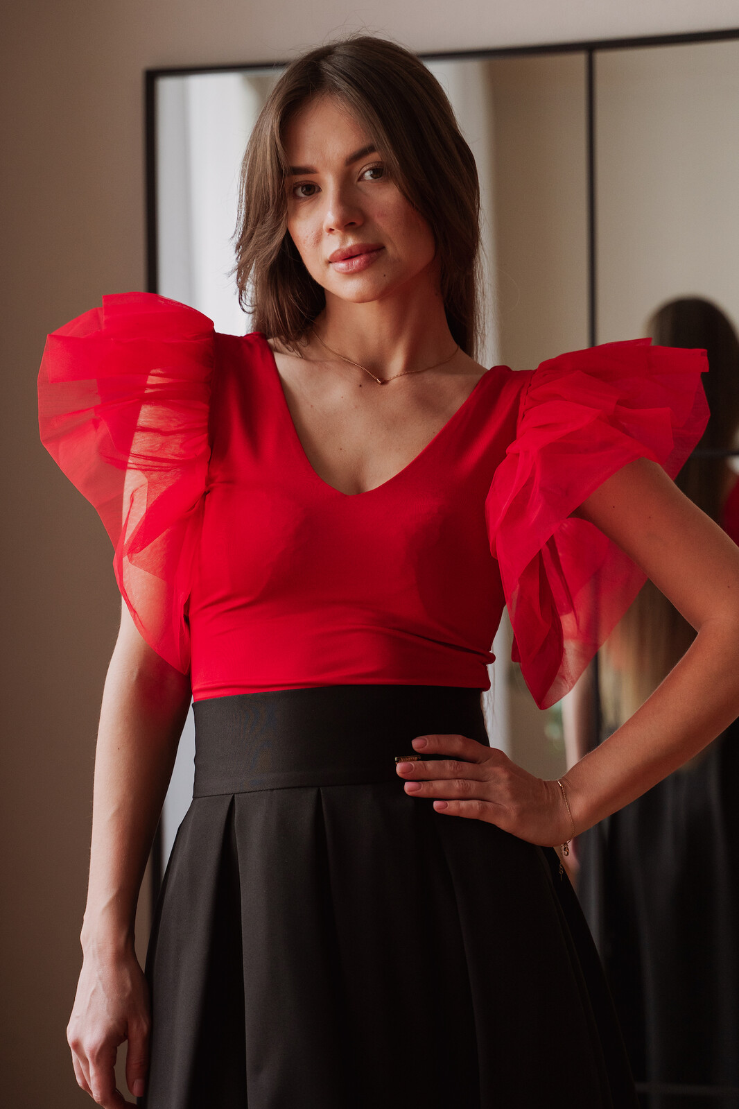 Kikiriki Poškodený tovar - Červený top s tylovými rukávmi Veľkosť: S