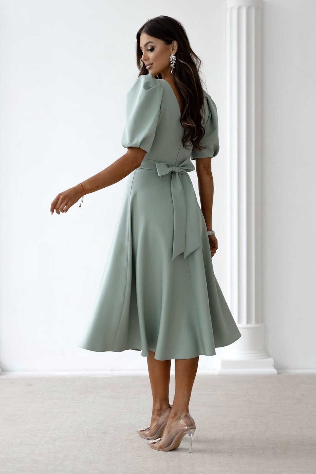 Lacoria Zelené midi šaty s balónovými rukávmi Veľkosť: XXXL