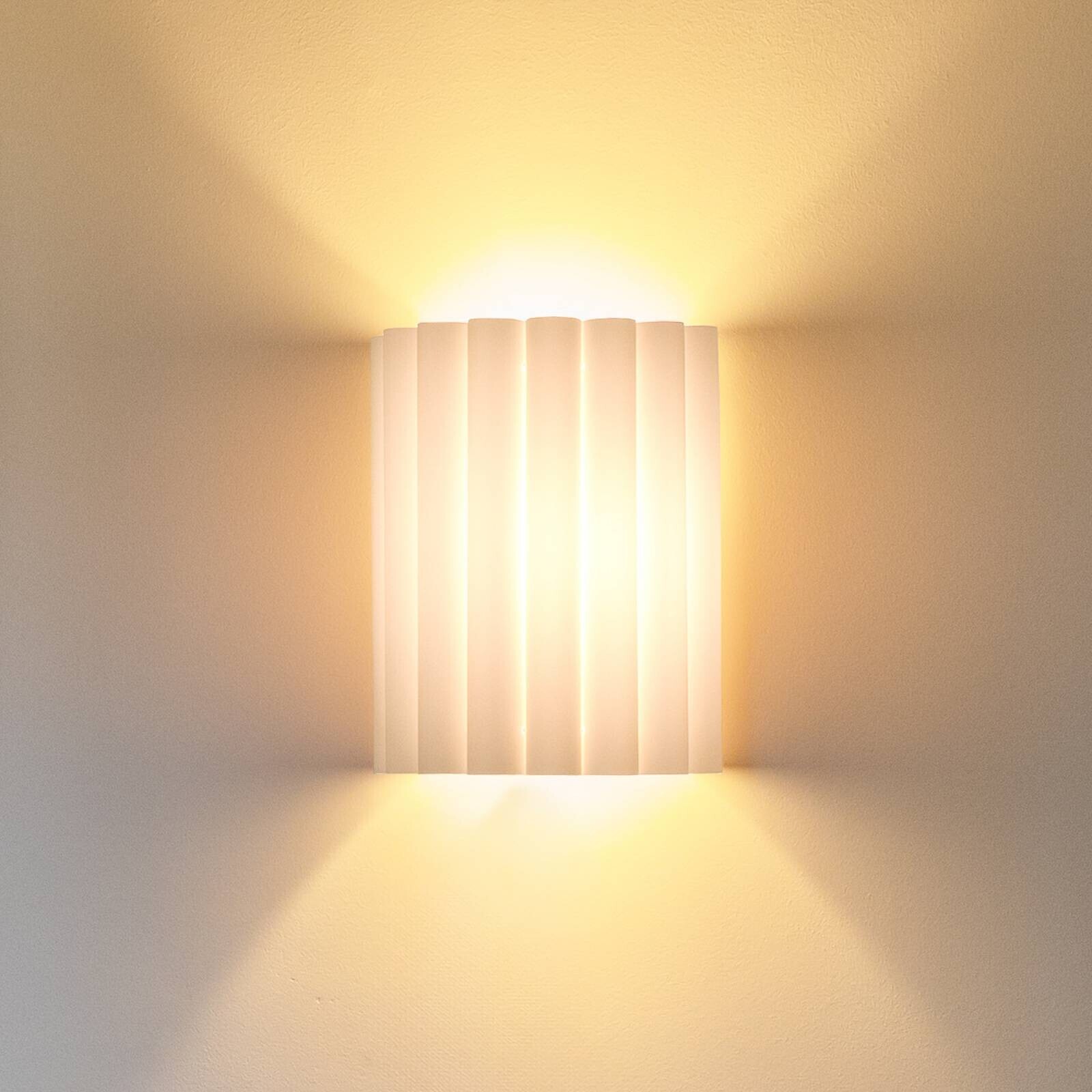 Nástenné svetlo Aria, biele, mikrovlákno, E27